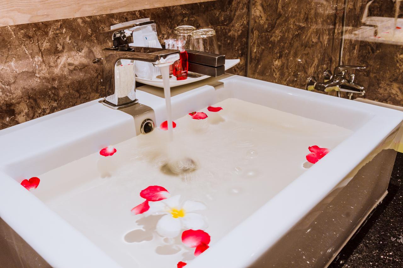 Airport Beach Hotel Phuket - Sha Extra Plus Nai Yang Экстерьер фото